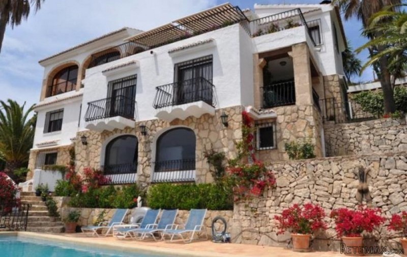 Villa with panoramic views in javea