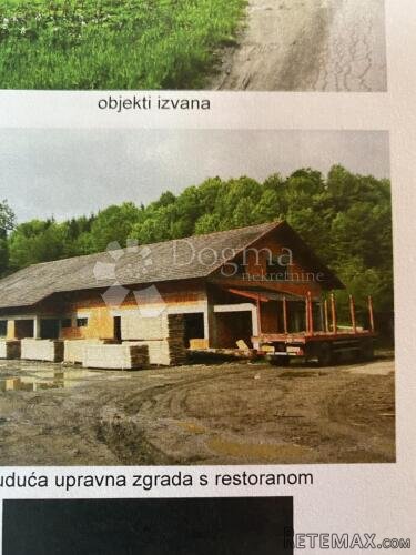 Velika parcela sa više poslovnih objekata - 2