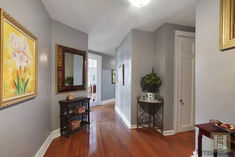 4 bedroom Apartment For Sale: 870..