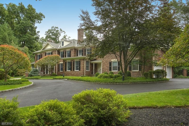 5 bedroom Detached House For Sale: 10..