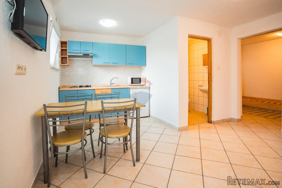 Malinska - Sv. Vid Miholjice kuća 286 m2 + 3 zasebna apartma - 10