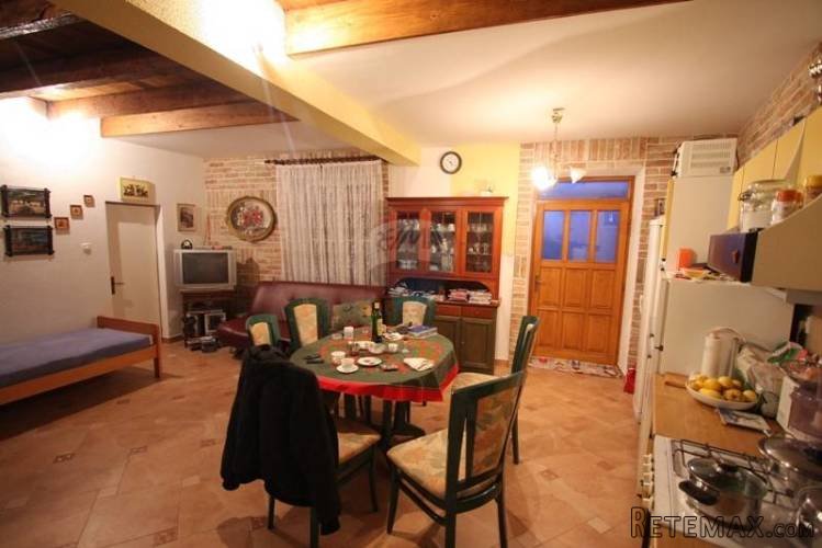RENOVIRANA KUĆA U PREMANTURI