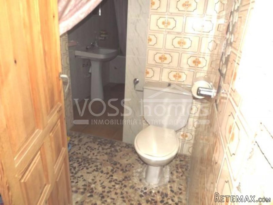 VILLAGE house of 2 storeys of 220m2 IN NEED OF RENOVATION.. - 11