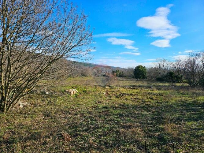 Labin, Trget poljoprivredno zemljište od 3669m2 - 2