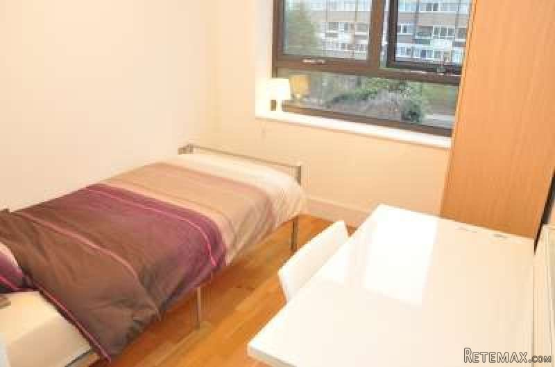 Single with single bed near Canary..