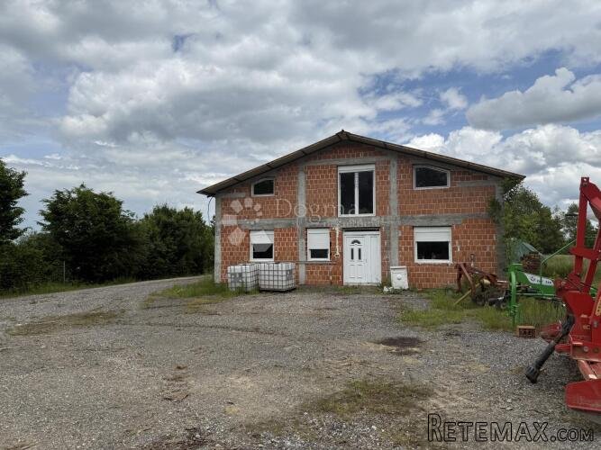 Velika gospodarska zgrada 600 m² na 12.000 m² ograđenog zeml - 2