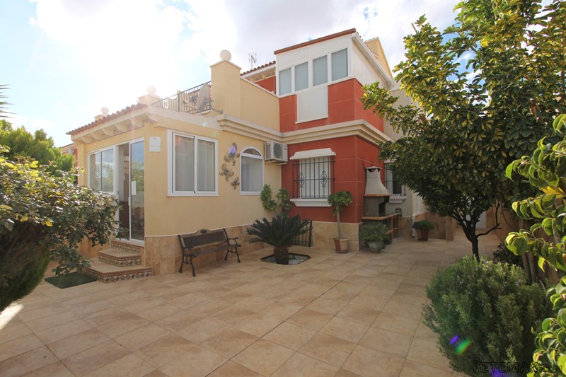 Modern Aguas Nuevas Townhouse 5 Beds..