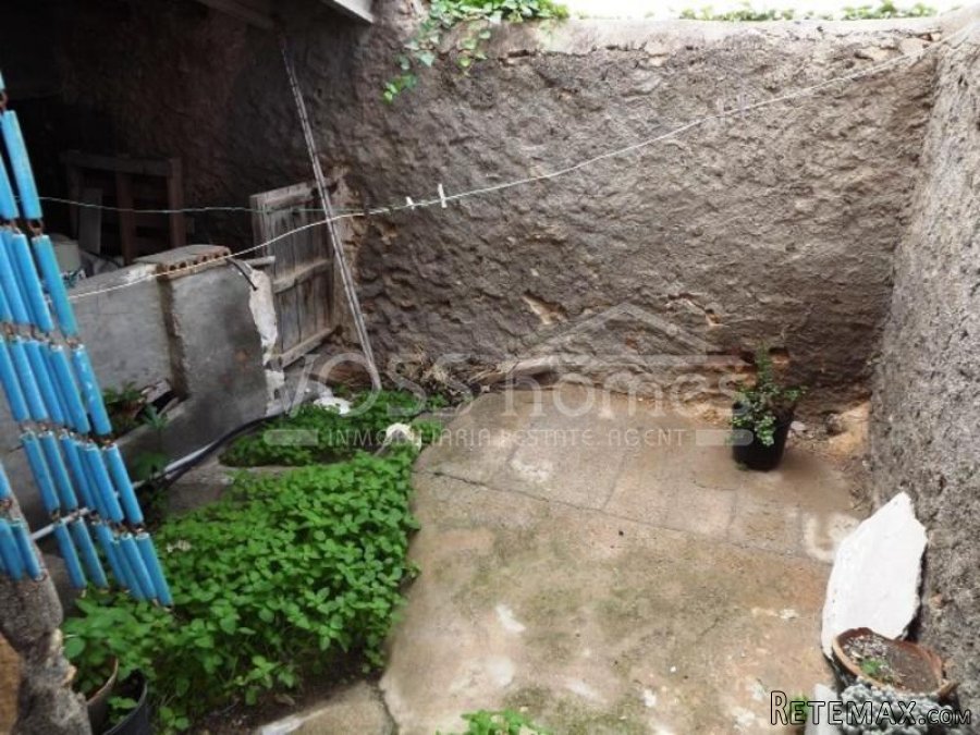VILLAGE house of 2 storeys of 220m2 IN NEED OF RENOVATION.. - 13
