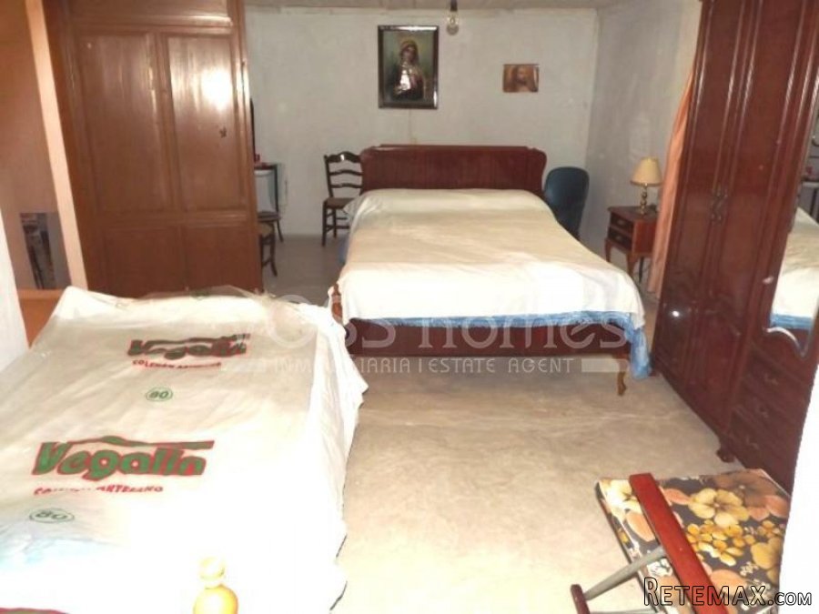 VILLAGE house of 2 storeys of 220m2 IN NEED OF RENOVATION.. - 14