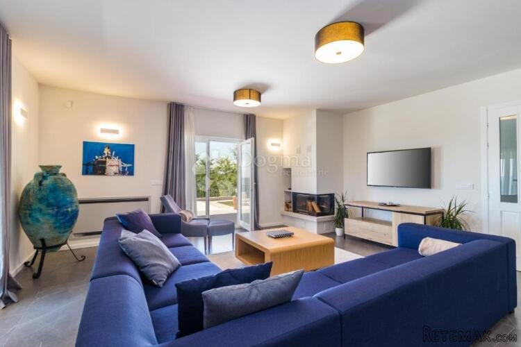 DIVNA VILLA S BAZENOM I OTVORENIM POGLEDOM - 5