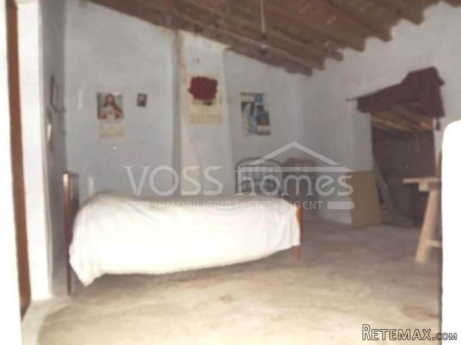VILLAGE house of 2 storeys of 220m2 IN NEED OF RENOVATION.. - 15