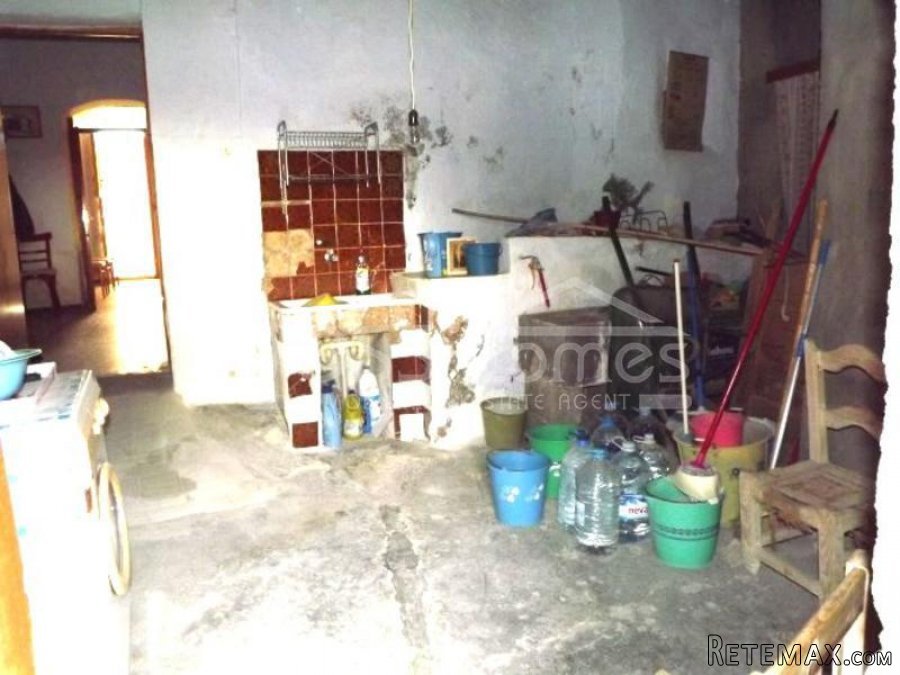 VILLAGE house of 2 storeys of 220m2 IN NEED OF RENOVATION.. - 16