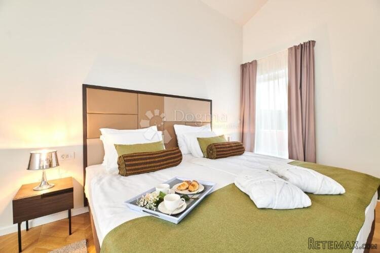 DIVNA VILLA S BAZENOM I OTVORENIM POGLEDOM - 7