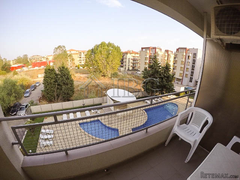 Furnished studio with pool view in..