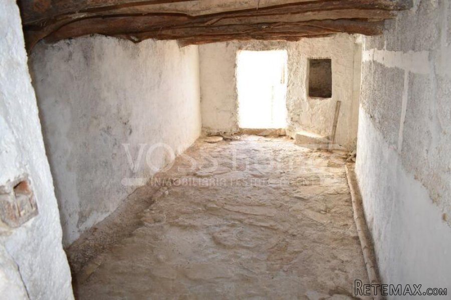 Semi Detached (but private) 2 storey country house of.. - 17