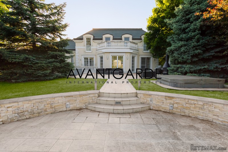 Dreamlike estate in Fontana