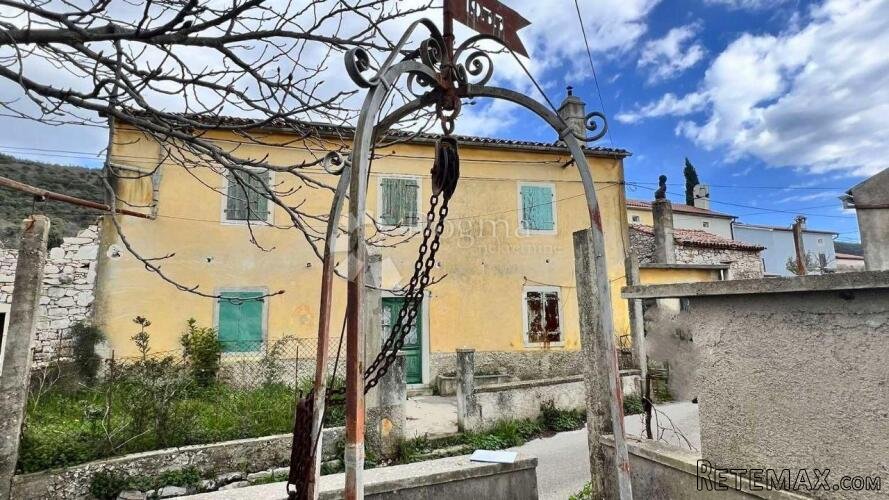 LIJEPA DVOJNA KUĆA ZA RENOVACIJU S POGLEDOM NA MORE, OKOLICA