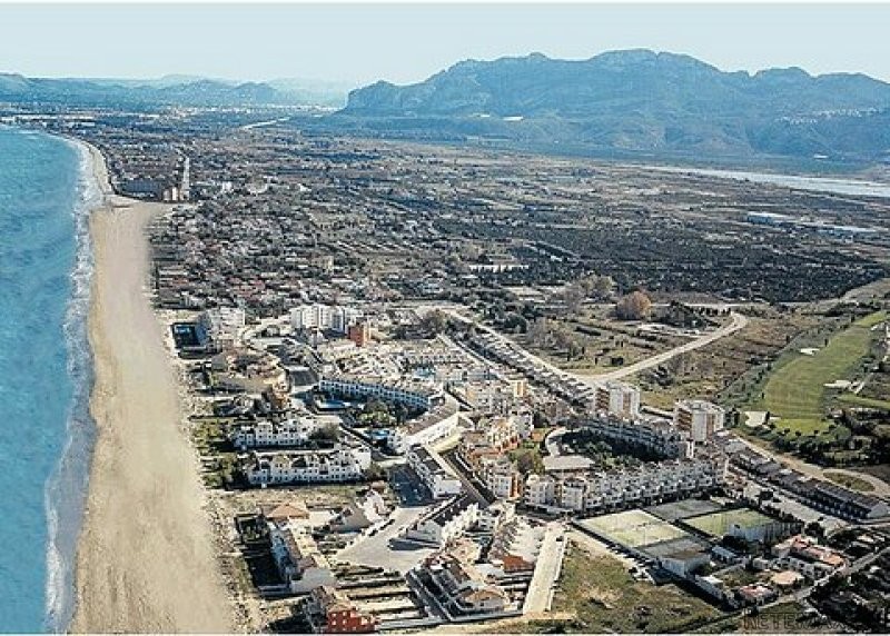 * 3 Bed Beach Penthouse with Sea Views - 2