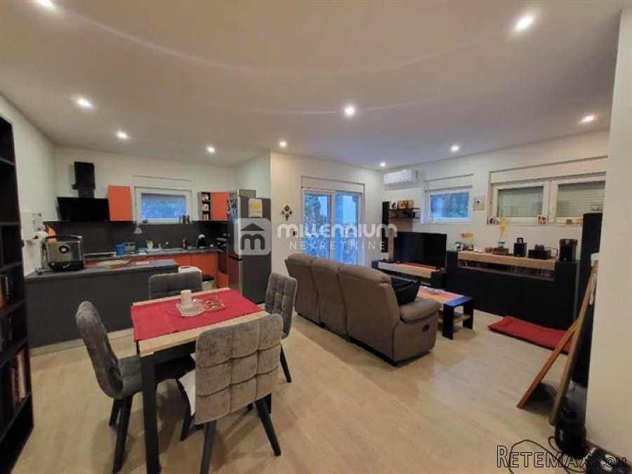 Crikvenica, 75.31m2 novije gradnje, 3s+db s lođom i.. - 2