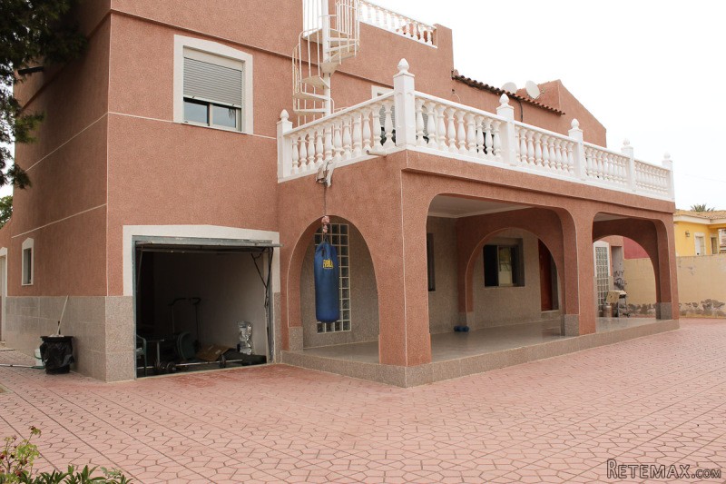 6 Bedrooms - Villa - Alicante - For Sale