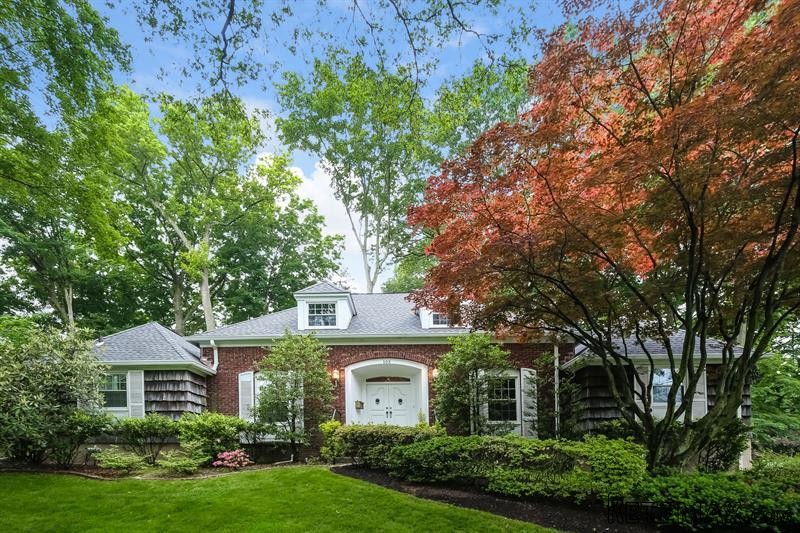 4 bedroom House For Sale: 105 Barton..