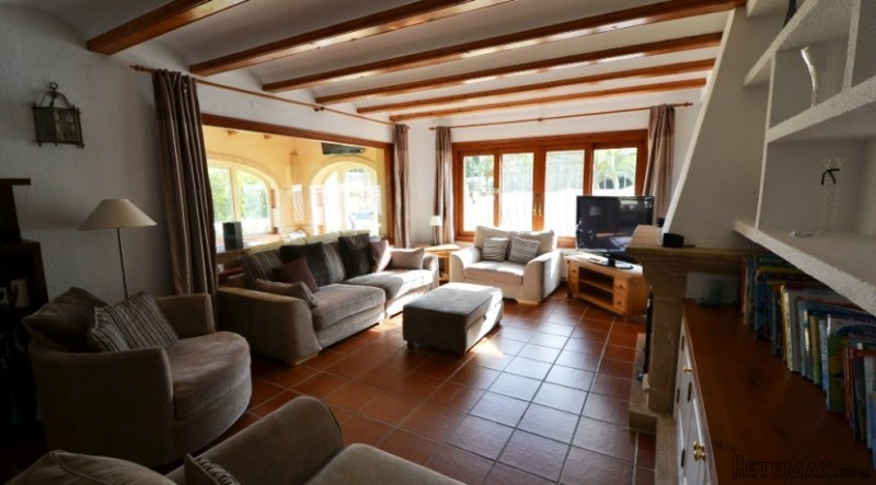 V1610 - 4 Bed Villa At The Foot Of.. - 2