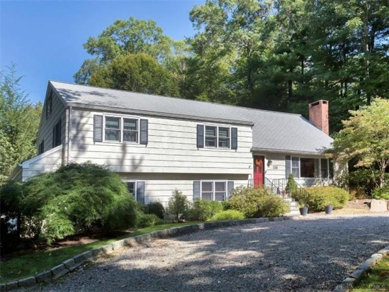 4 bedroom House For Sale: 235 JANES..