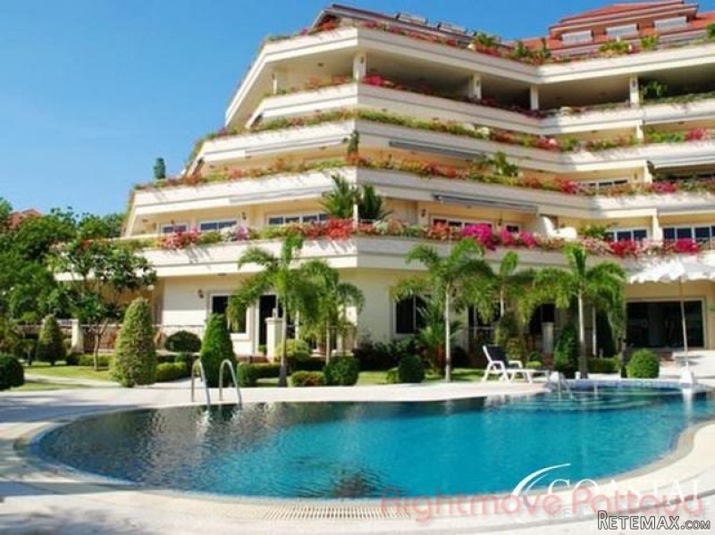 3 Bedroom Condo for sale in Pratumnak -..
