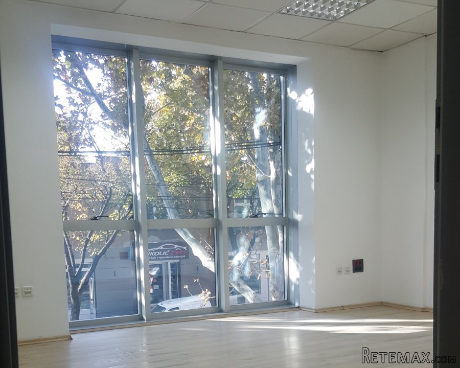 Izdajem kancelarijski prostor u centru Niša - pored Suda