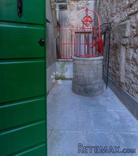 Rovinj, centar – elegantan jednosoban stan u kamenoj zgradi,