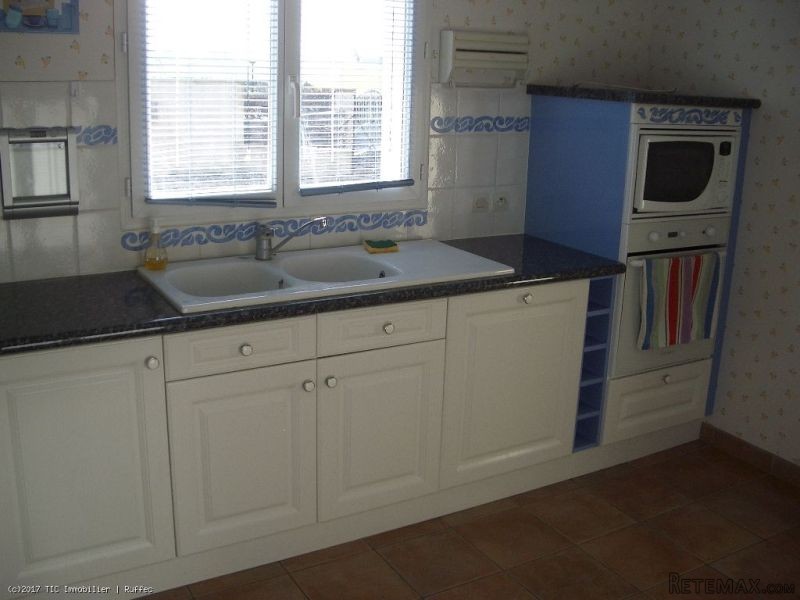 Charming 3 Bedroom One Level Bungalow.. - 2