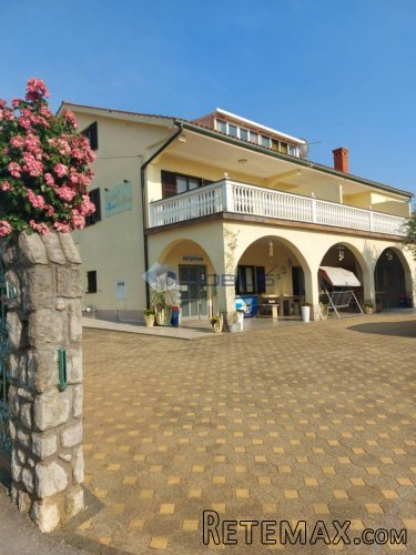 Otok Krk, SV. Vid - Miholjice, hostel 640 m2 - 4