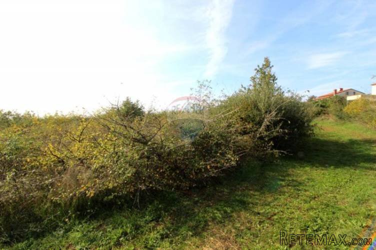 Formirana građevinska parcela - 750m2