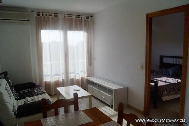 ROSES: Bright apartment in a very calm..