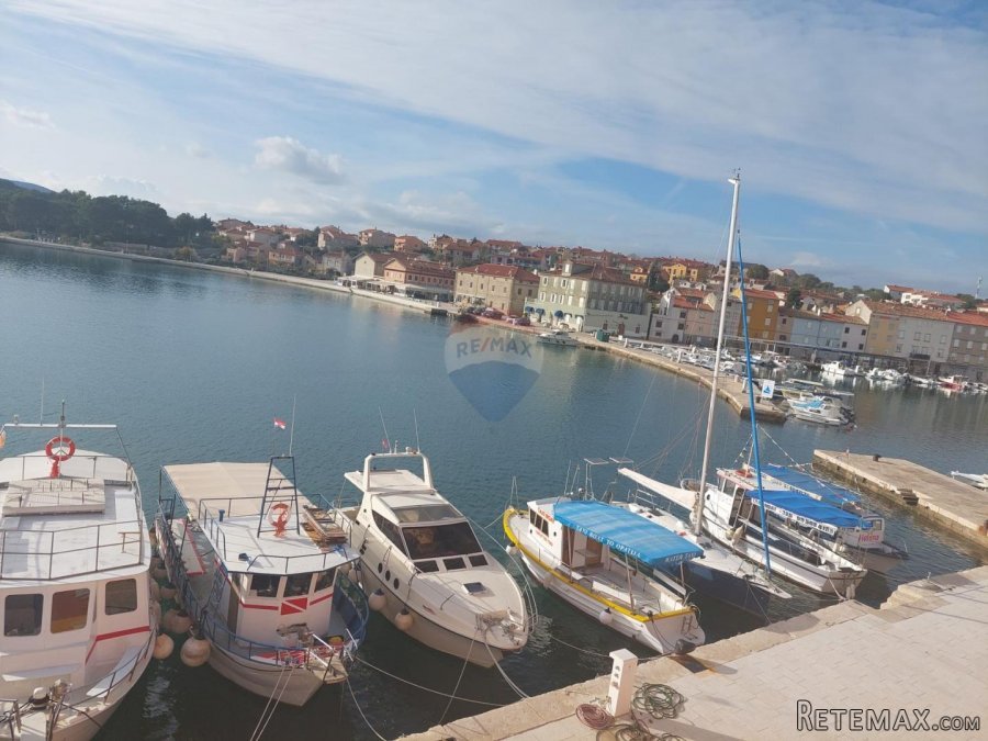 Cres, 3 skl stan na rivi od 87 m2, prvi red do mora - 9