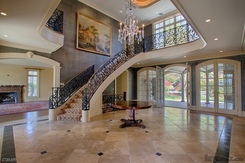 5 bedroom Detached House For Sale: 4.. - 2