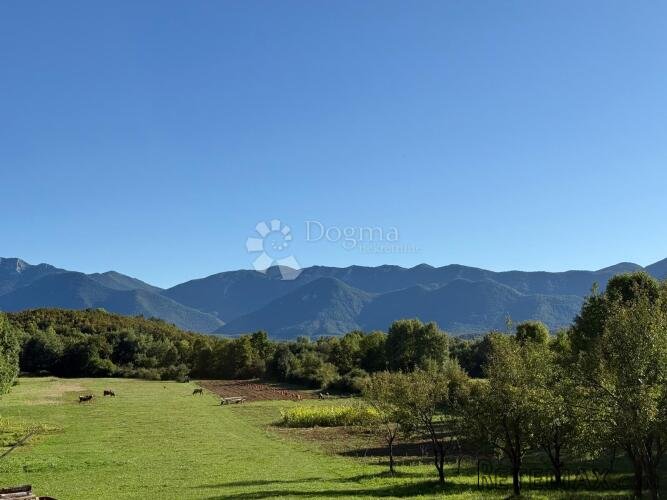 GRAĐEVINSKO ZEMLJIŠTE SA POGLEDOM NA VELEBIT PODOŠTRA GOSPI
