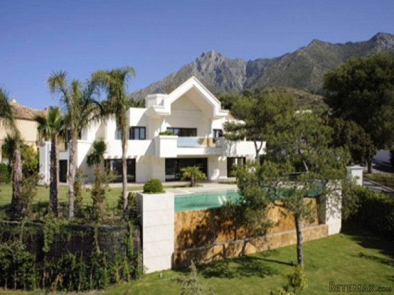 4 Bedroom Villa For Sale In Sierra..