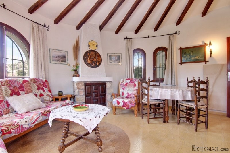 4 Bedroom House in Exclusive Location - 2