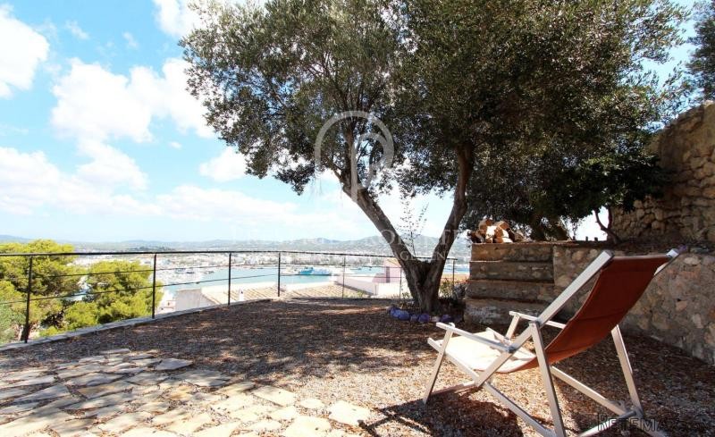 Renovated apartment with garden and..