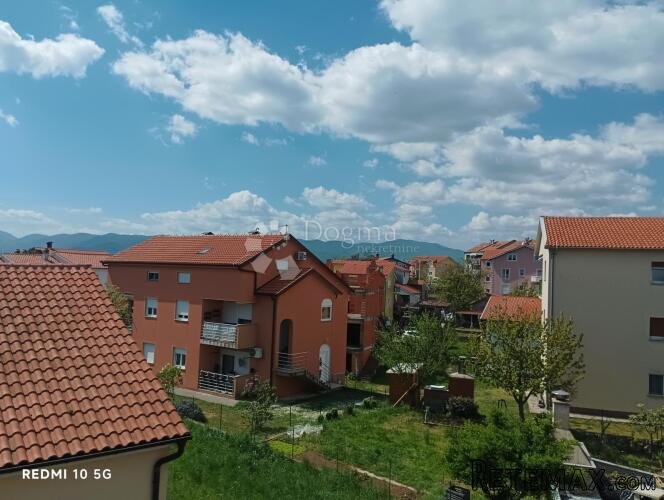 Obiteljska oaza s prostranom terasom i 2 natkrivena parkinga - 3