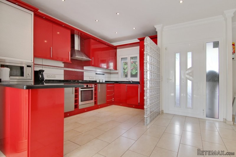 Immaculately Presented Detached Villa.. - 2
