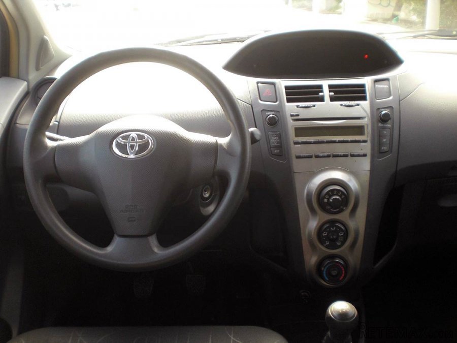 Toyota Yaris 1.0 VVTi - 7