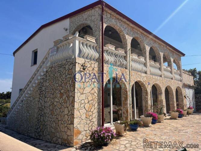 Vir, uredna kuća s 4 apartmana blizu mora - 2
