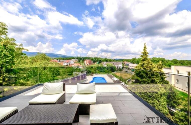 ZAGREB, MAKSIMIR, LUKSUZAN STAN 75 M2 S BAZENOM