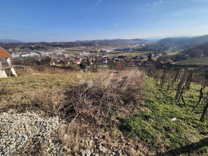 Maleni vinograd 596m² na brijegu iznad Krapine