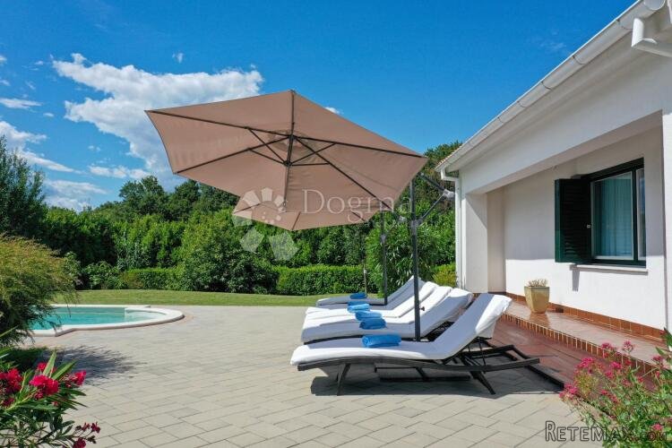 PREKRASNA VILLA SA BAZENOM I PROSTRANOM OKUĆNICOM, U BLIZIN - 4