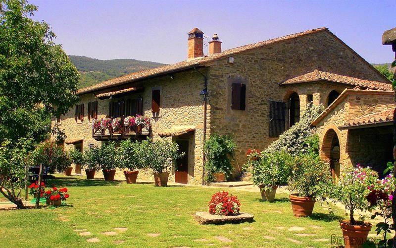 7 bedroom Villa For Sale: Cortona - 2