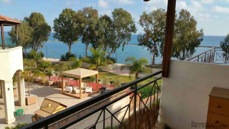 A lovely 2 bed flat on the beach