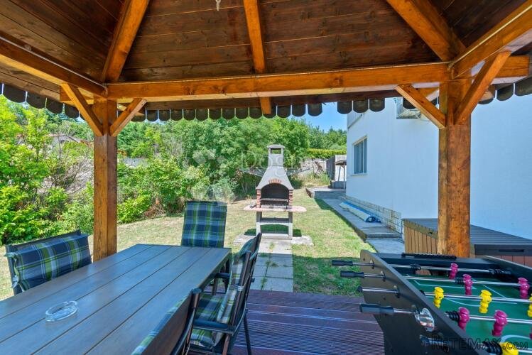 PREKRASNA VILLA SA BAZENOM I PROSTRANOM OKUĆNICOM, U BLIZIN - 6